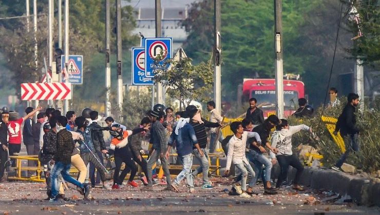 दिल्ली हिंसामा १८ जनाको मृत्यु, परिस्थिति अझै नाजूक