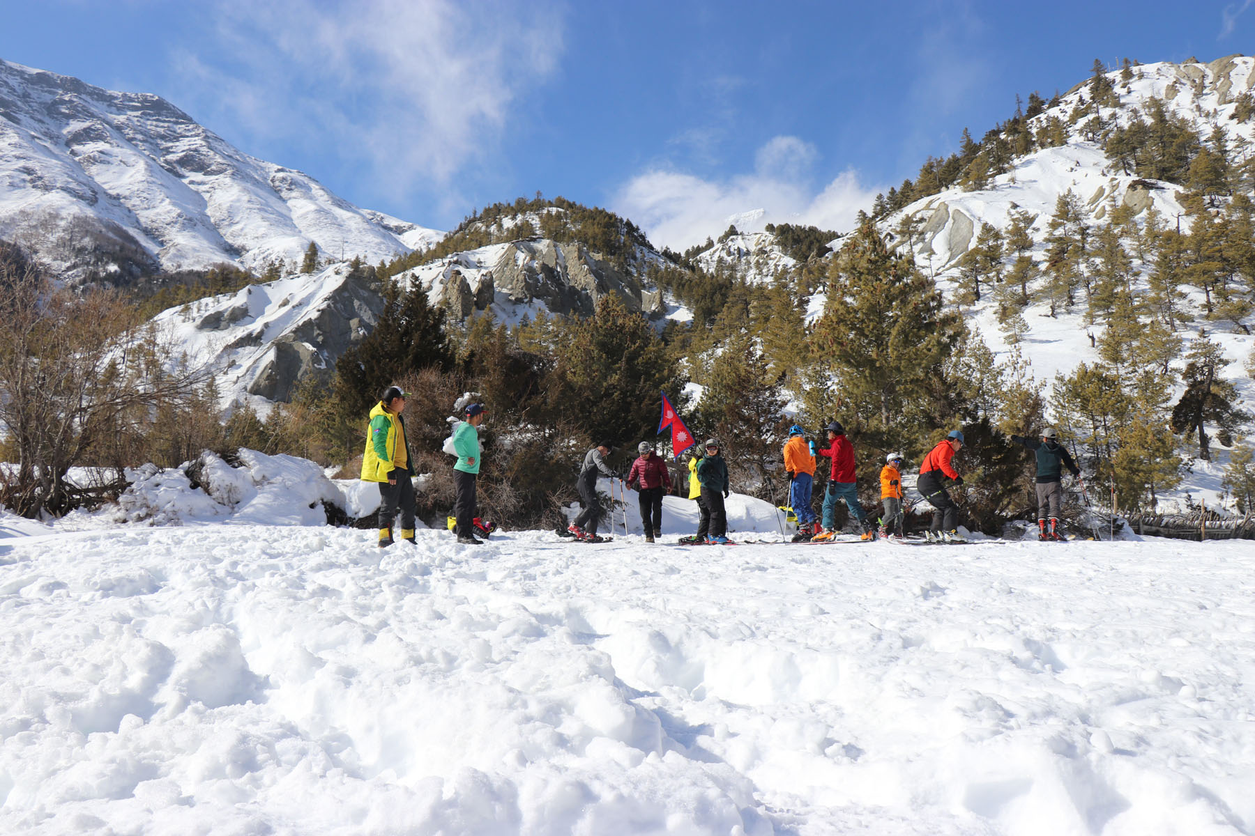 पर्यटक आकर्षित गर्न हुम्डेमा आइस क्लाइम्बिङ र स्की परीक्षण