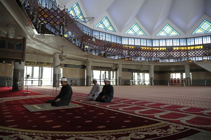 इन्डोनेसियाका मस्जिदहरूमा प्रार्थना गर्न छुट, जनजीवन सहज हुँदै