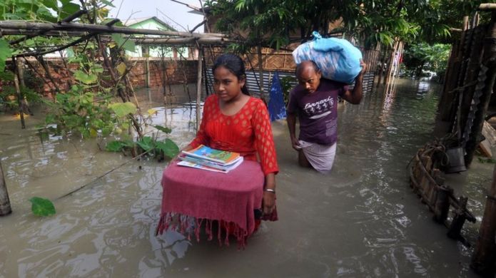 भारतको आसाममा बाढीमा ५० जनाको मृत्यु, २० लाख प्रभावित