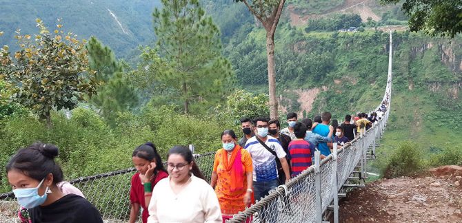 नेपालकै लामो झोलुङ्गे पुल खुला ‘अब एक घण्टाको यात्रा १० मिनेटमा’