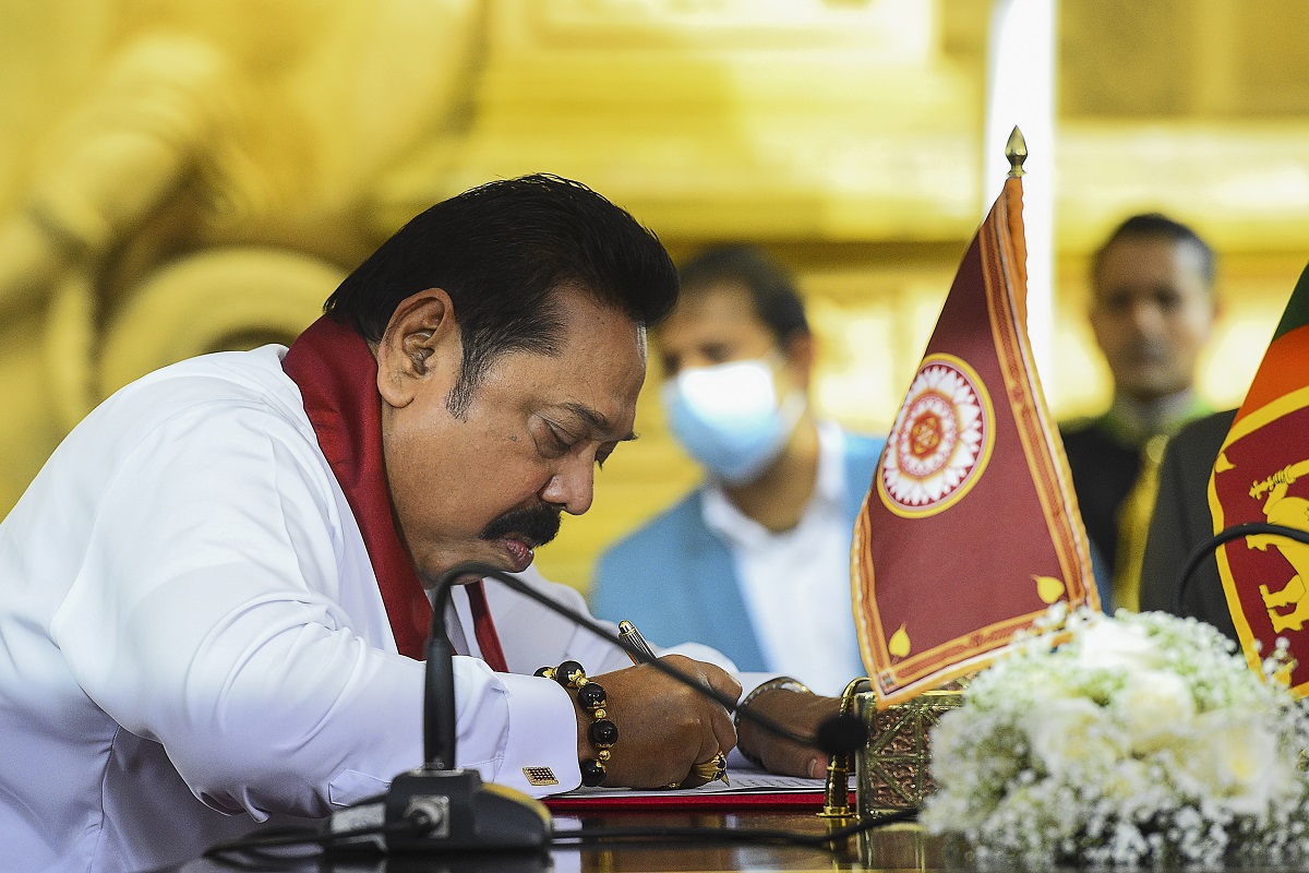 महिन्दा राजापाक्ष श्रीलङ्काको नयाँ प्रधानमन्त्री नियुक्त, शपथ सम्पन्न