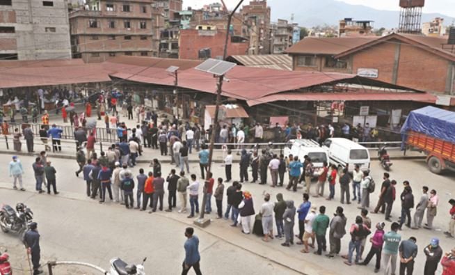 कालीमाटीमा अनुगमन टोली पुगेपछि भागे व्यापारी