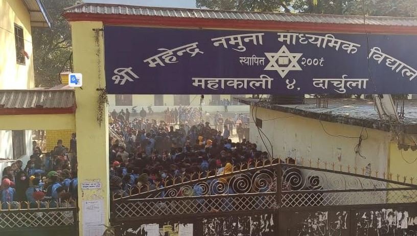 विद्यार्थीको कानको जाली फुटाउने शिक्षक पक्राउ, रिहा गर्न विद्यार्थीको माग