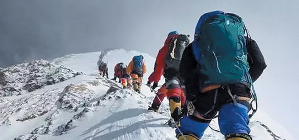 लयमा आउँदै पर्वतारोहण : सगरमाथा चढ्न तीन सयको ‘बुकिङ’