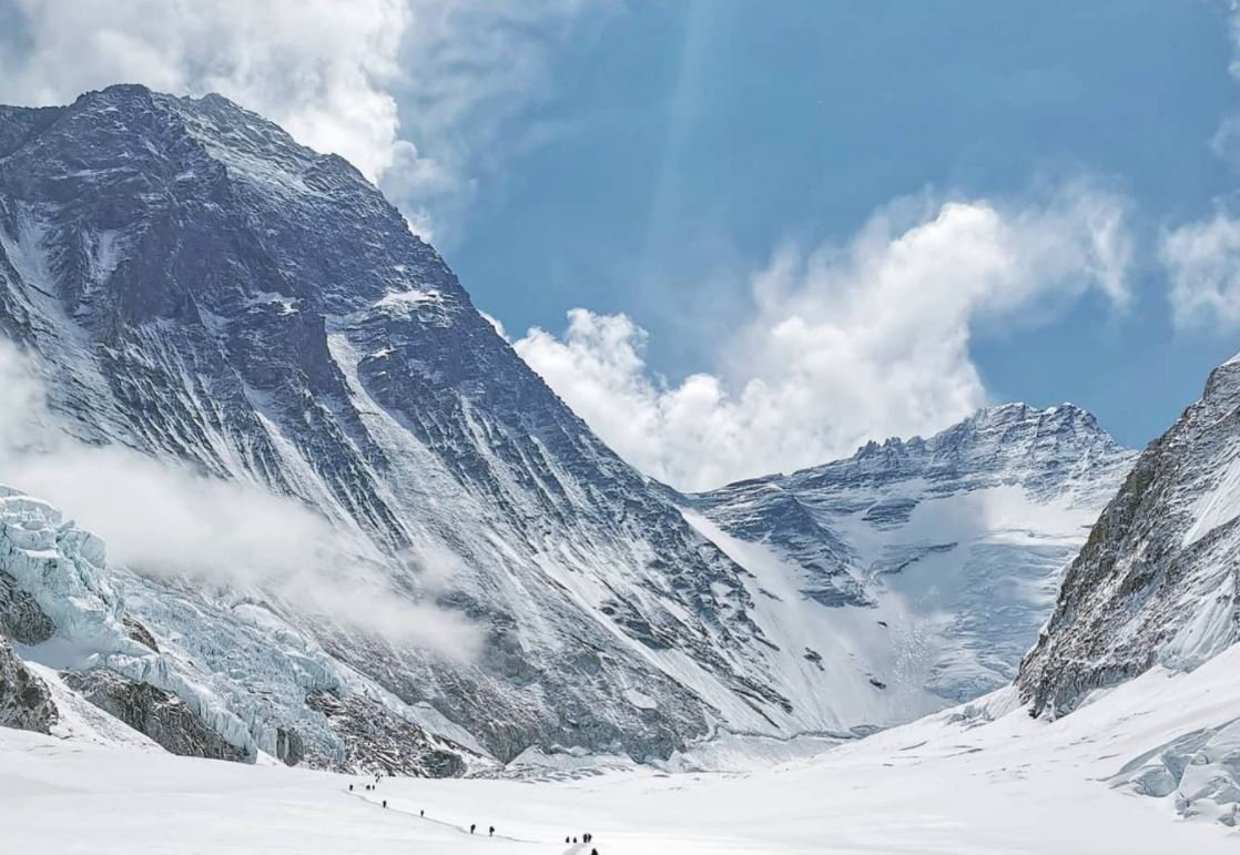 तीन भारतीय सहित सातजनाले ल्होत्से हिमाल आरोहण गरे