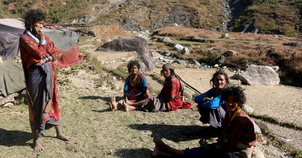 सुरक्षा कडा बनाइयाे, सशस्त्र र नेपाल प्रहरीकाे निगरानीमा राउटे बस्ती
