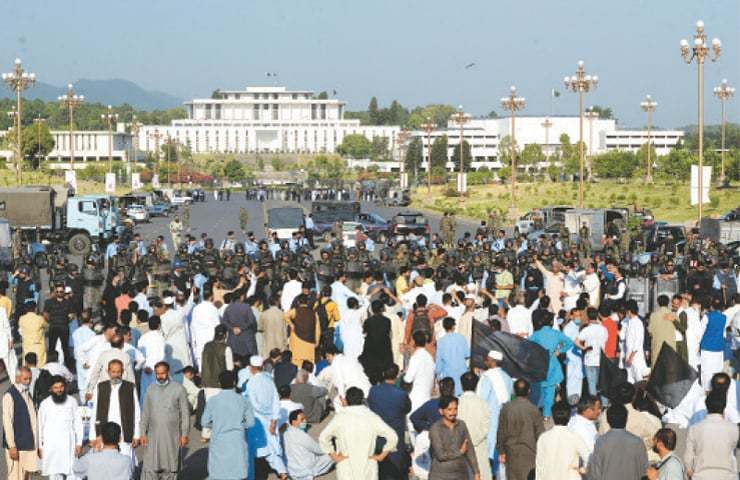 तलब बृद्धि थोरै भएको भन्दै पाकिस्तानका सरकारी कर्मचारी आन्दोलित