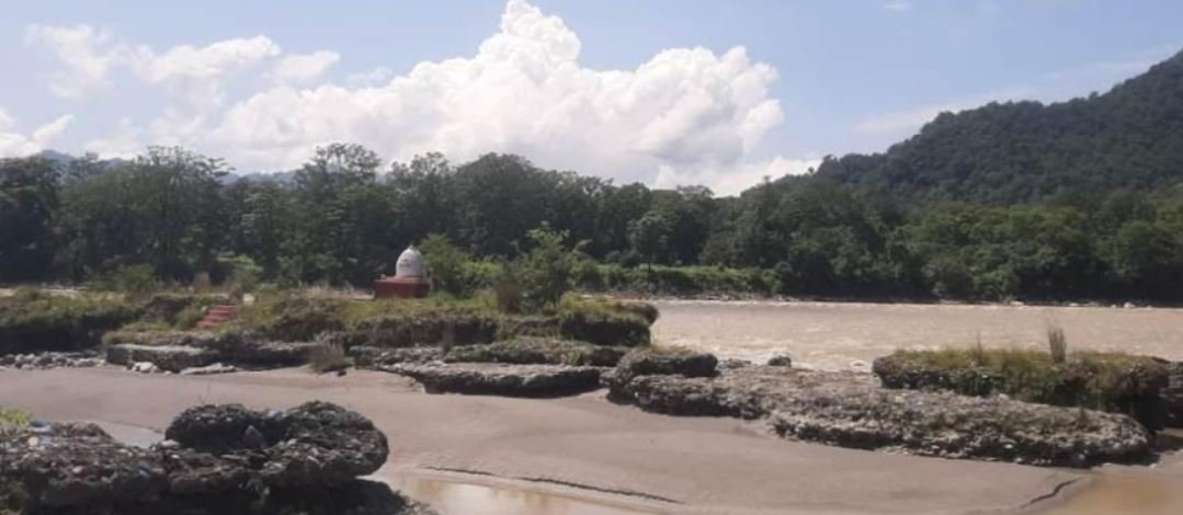 महाकाली थुनेरै सडक निर्माण गर्दा नेपालतिरको बाटोमा क्षति