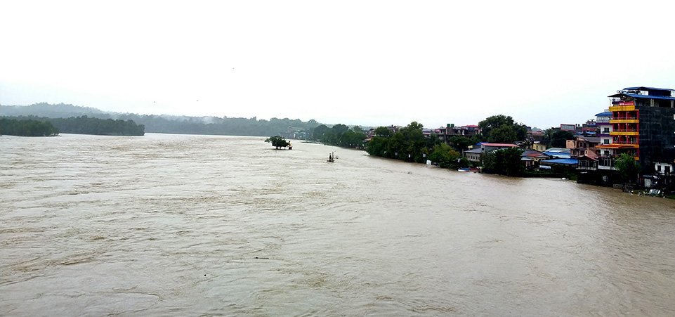 गण्डक ब्यारेजका सबै ढोका खोलियो   