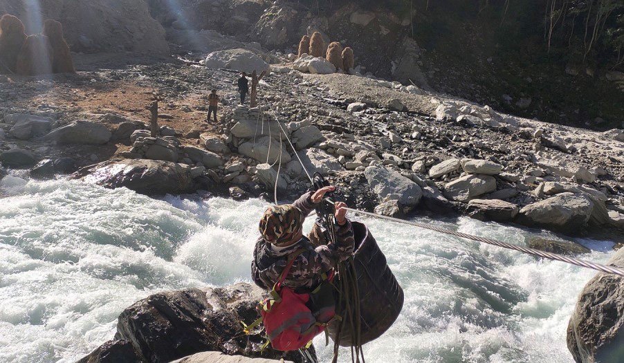 नेपाल भारत सीमामा तुइन तर्ने क्रममा एकजना महाकालीमा बेपत्ता