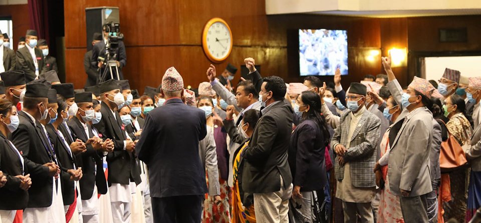 संसद बैठक पन्ध्र मिनेटका लागि स्थगित,  एमाले सांसदद्वारा नाराबाजी