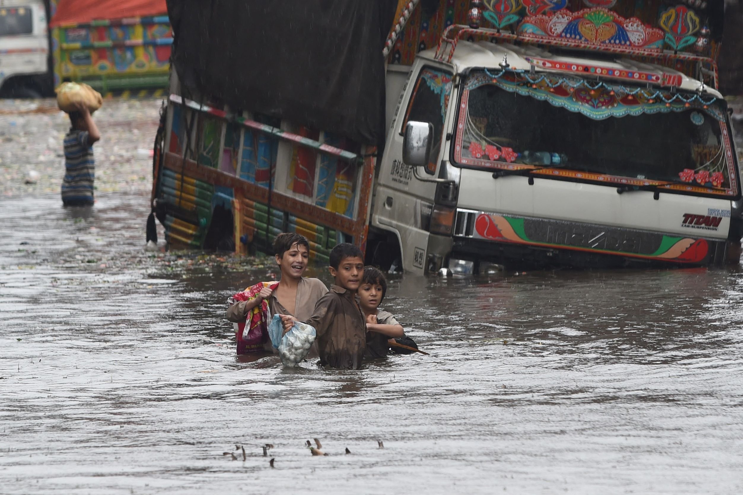 पाकिस्तानमा भीषण वर्षा, १२ को मृत्यु