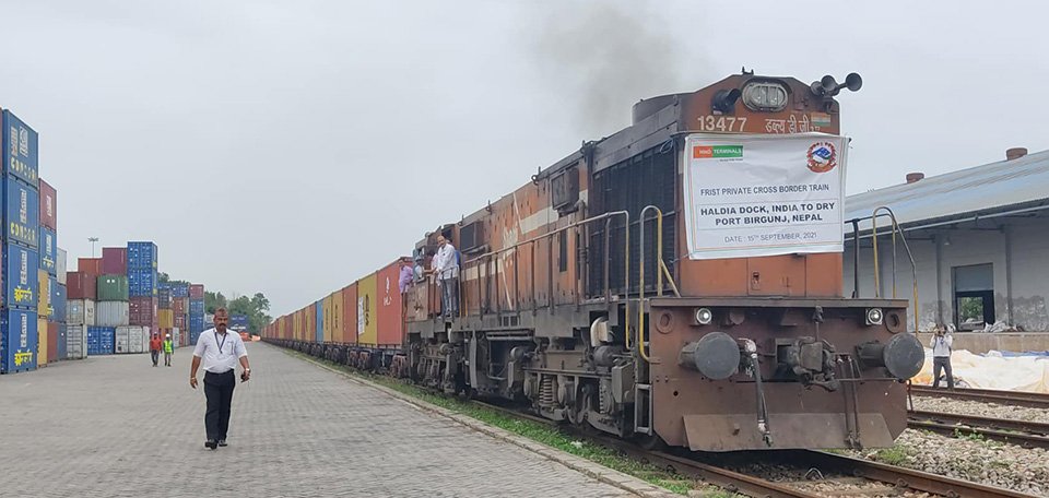 भारतबाट नेपालमा पहिलो पटक निजी कार्गो रेल वीरगञ्ज आइपुग्याे