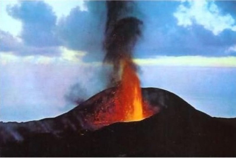स्पेनको क्यानरी टापुमा ज्वालामुखीबाट करिब २० घर ‘ध्वस्त’