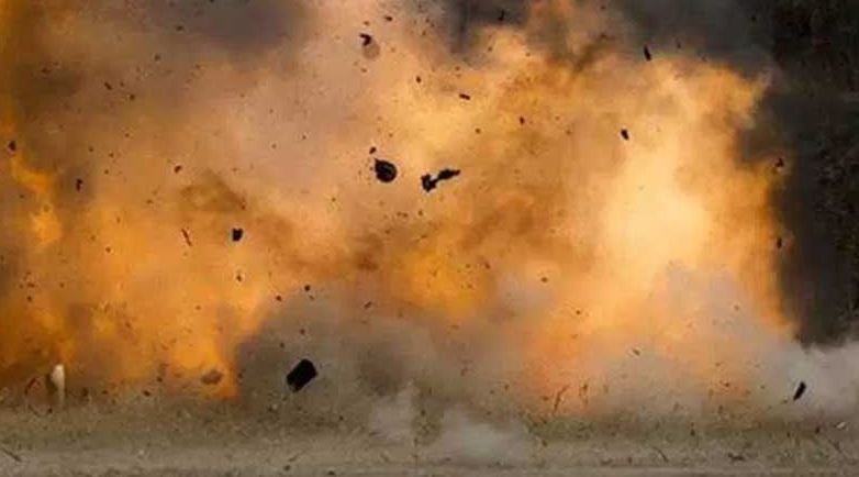 सेनाको बसमा बम विस्फोट तेह्रको मृत्यु