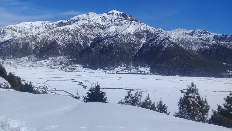 उच्च भागमा हिमपात, मध्यपहाडी लोकमार्ग अवरुद्ध