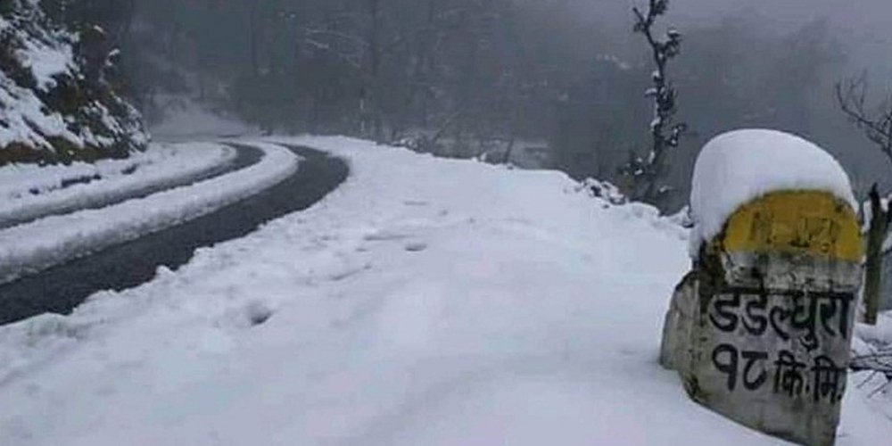 बाक्लो हिमपातले दुई राजमार्ग अवरुद्ध