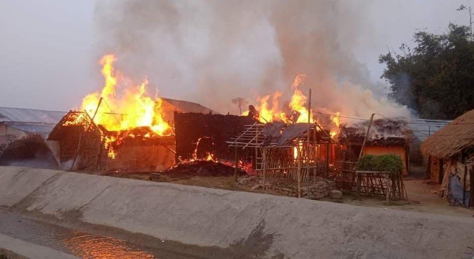 रङ्गेलीमा आगलागी, तीन घर जलेर नष्ट
