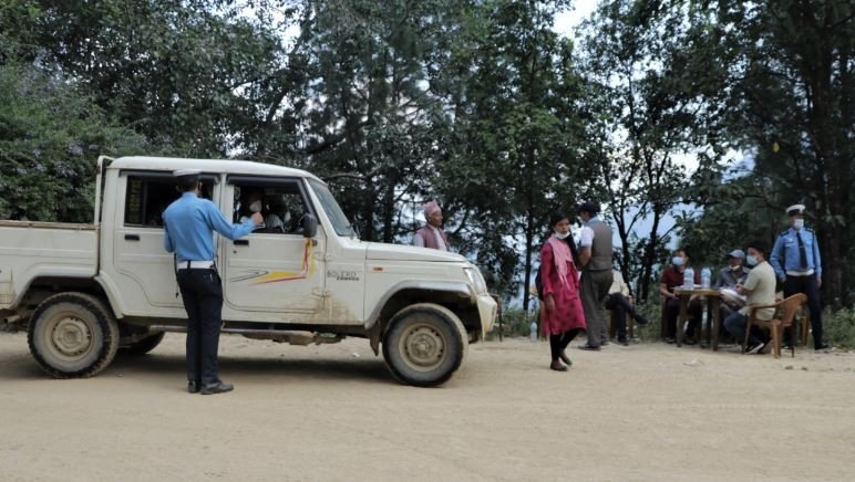 सार्वजनिक यातायातमा बढी भाडा असुली, सुरक्षा मापदण्ड बेवास्ता